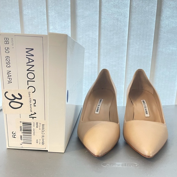 Manolo Blahnik Classic BB Nude Leather pointed toe Pumps - Picture 4 of 5